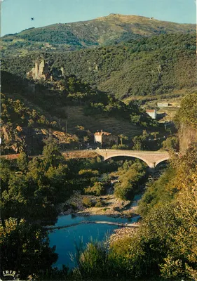 O Castelo de Ventadour — Pont-de-Labeaume — editor LUMICAP
