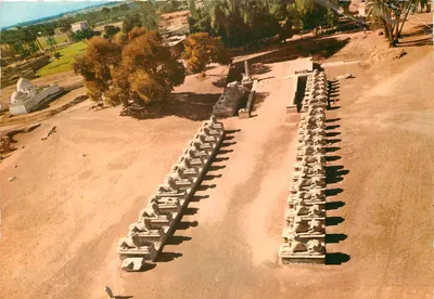 Karnak — A famosa avenida de Esfinges — Pub. DAR EL KITAB EL GUEIDD, n°25