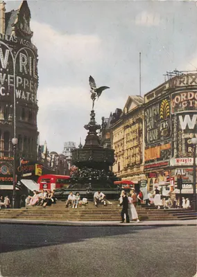 Piccadilly Circus — fonte do arqueiro 'Eros' — Pegasus Documentary Limited