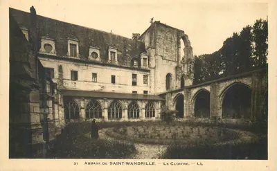 Abadia de Saint-Wandrille — O Claustro — LL