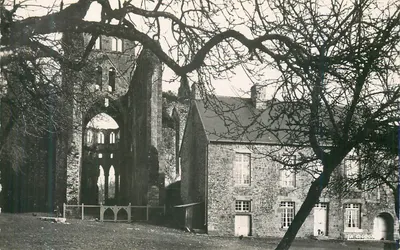 Abadia de Hambye (Manche) — Vista geral das ruínas — Col. Heurtaux & Fils à Villedieu-les-Poêles