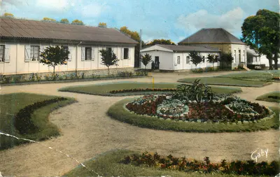 La Ferté-Macé (Orne) — O Estabelecimento de Cura e os Jardins — Edições Gaby, Nantes