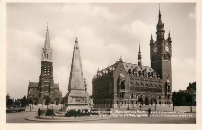 Armentières — Monument aos Mortos, a Igreja e a Prefeitura — L.M. e L.S. Cordonnier arquitetos