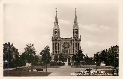 Igreja de Nossa Senhora — Armentières — (G. Trannoy arq. D.P.L.G.)