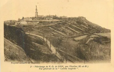 Vista general de la « Colina Inspirada » — Pelerinaje de N.-D. de SION, por Vézelise (M.-et-M.) — Propiedad exclusiva de los Chapclains