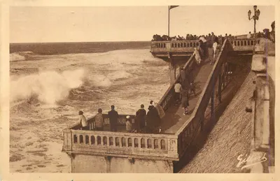 Castelo do Périer de Laran — Vista das ondas — Edição de Arte A. Gilbert, Angoulême-Soulauc