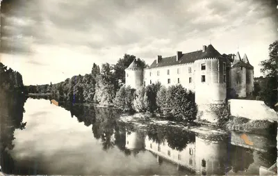 La Guérche-sur-la-Creuse — Castelo às margens da Creuse — Combier (S.-et-L.)