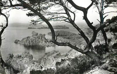 A baía e os rochedos de Santa-Lucia — Boulouris — Edições S.F.P.T.