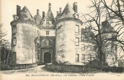 Beaupréau (M.-et-L.) — O Castelo — Porta de entrada — Livraria Deschamps, Beaupréau