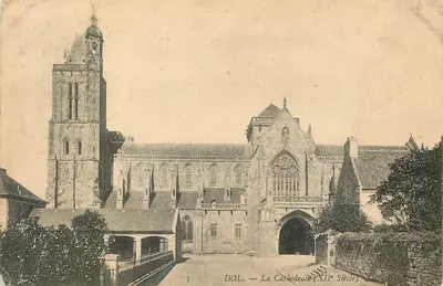 DOL. — A Catedral (Século XII)