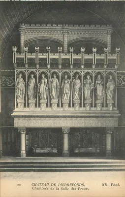 Zamek w Pierrefonds — Kominek Sali Wielkich Rycerzy — ND. Fot.