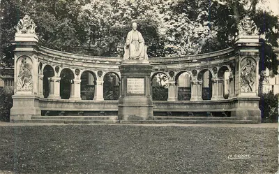 Monumento do cronista Froissart — Valenciennes — Edição LA CIGOGNE
