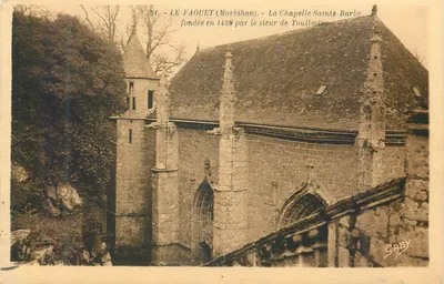 Le Faouët (Morbihan) — A Capela Santa Bárbara fundada em 1489 pelo senhor de Toulbodon — Gaby