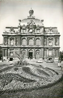 Hôtel de Ville de Tourcoing — editor Edições Devotie