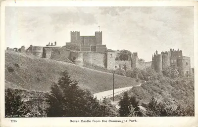 Castelo de Dover visto do Parque Connaught — Foto Gale & Polden Ltd. n°7215