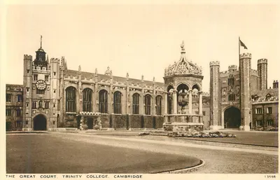 O Grand Cour, Trinity College, Cambridge — editor J. Salmon Ltd. n° 13598