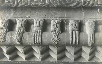 Capitelas esculpidas — detalhes da catedral — editor F. & E. P. Melton, Lincoln, Inglaterra