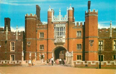 O Grand Portail do Castelo de Hampton Court — editor Colourmaster International, n° SU 844
