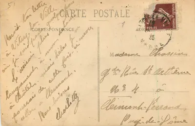 Épernay — Katedra Najświętszej Maryi Panny — widok budynku religijnego z wieżą z krokiem — Rewers