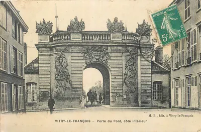 Vitry-le-François — Porta do Ponte, lado interno — M. B., editor em Vitry-le-François
