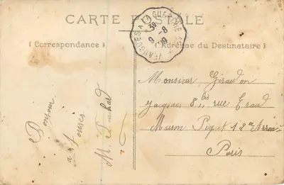 Fille tenant un bouquet — scène de studio — éditeur inconnu — Verso