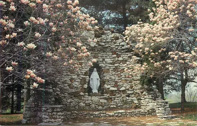 Gruta da Nossa Senhora — Filhas da Caridade, São Luís, Missouri — Impresso pela Christian Board of Publication