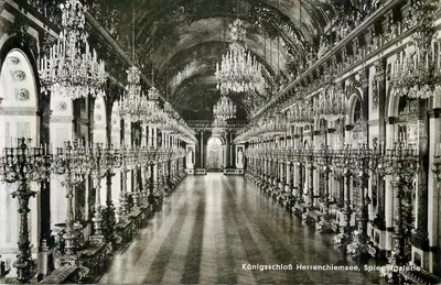हेरेंचिमसी के राजकीय किला, दर्पण के हॉल — लुस्टर और कैंडलबर्न से सजा गैलरी — वर्लैग सी. श्वेज़िटर, म्यूनिख