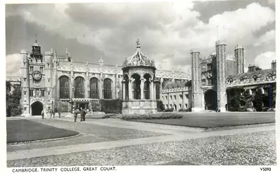 Cambridge, Trinity College, Great Court — Photochrom, série V5093