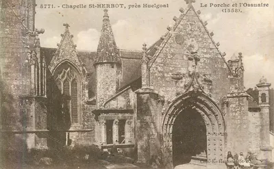 Capela St-HERBOT, perto de Huelgoat — O Portal e o Ossuário (1558) — Coh. E. Hamonnet St-B.