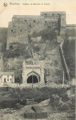Bilhete postal antigo: castelo de Bouillon e túnel