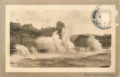 Bilhete postal antigo (Bilhete postal antigo) Maré Rough em Hastings