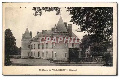 Château de VILLEBLEVIN (Yonne) — vue du château avec tourelles et toits en ardoise — éditeur non visible