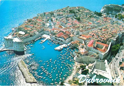Dubrovnik — vista aérea do porto e dos muros — touristkomerc Zagreb, série S-2938