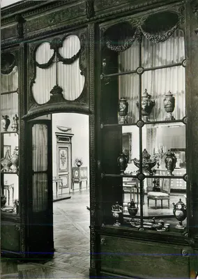 Interior de uma loja decorativa antiga em Paris — fachada adicionada em torno de 1770 — The Metropolitan Museum of Art, série PH 17-33