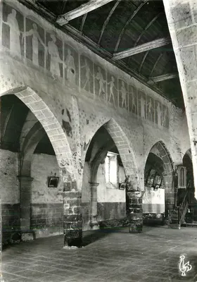 Capela de Kermaria-an-Isquit — O interior — Fresco « A Dança da Morte » e as Ogivas