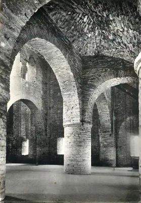 Igreja de São Filiberto — Andar do narthex visto do oeste — Service Commercial Monumental Historique Paris