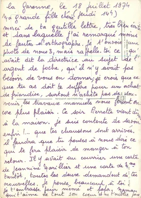 Menina pequena em vestido amarelo — soprando em um caravelo — editor Legal & Cie, série B.42369-XIII — Verso