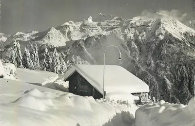 Braunwald / Glarus 1300 m — Vista em direção ao Kürpfstock 2797 m — Foto Fred Barbier, Braunwald