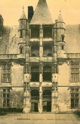 Châteaudun — O Castelo — Escada de Honra — Galerias Modernas