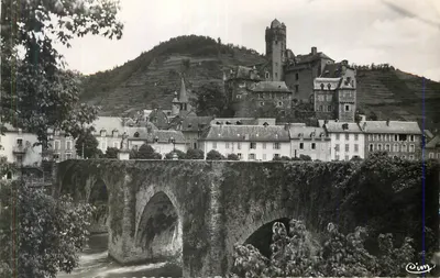 Estain (Aveyron) — A Ponte e o Castelo — Foto Combier Macon