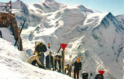 Alpinisti di sci ai piedi di un ghiacciaio — Éditions Jaeger, n° PP 3120