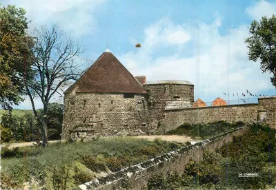 A Torre Navarre e vista para o camping — Langres (Haute-Marne) — Edições 'La Cigogne'
