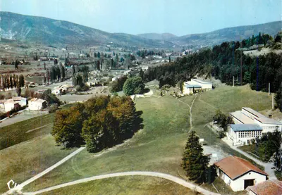 Dieulefit (26. Drôme) — Vista aérea — O Village d'Enfants e a Vale do Jabron — Impressor Combier, Mâcon
