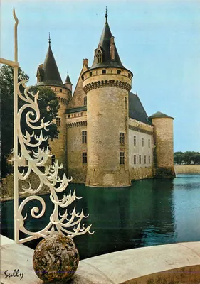 Castelo de Sully-sur-Loire — vista do castelo cercado por água — editor Sully, n° 300