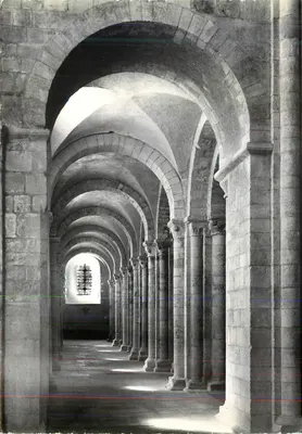 Lessay (Manche) — Chiesa abbaziale lato sud — Foto Dufour, editore di Lessay