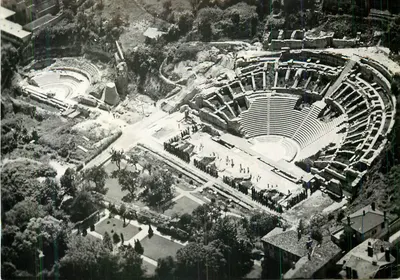 Lyon — Vista aérea dos dois teatros romanos — Clichés V. CUYL LYON