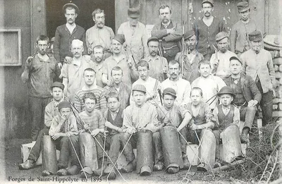 Forges de Saint-Hippolyte — operários e crianças em 1895 — Édito Service S.A.