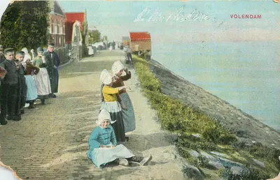 VOLENDAM — Vista do cais e dos habitantes — editor anônimo, número de série não visível