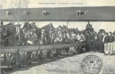 Ponte-a-Mousson - No Bairro - Na Fonte - Editor: Cartes Postales S.A. Genève
