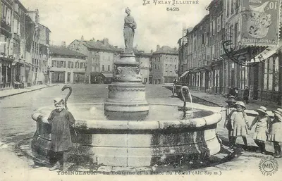 Yssingeaux — A Fonte e a Praça do Poiral (Alt. 829 m.) — Le Velay Illustré n° 6425
